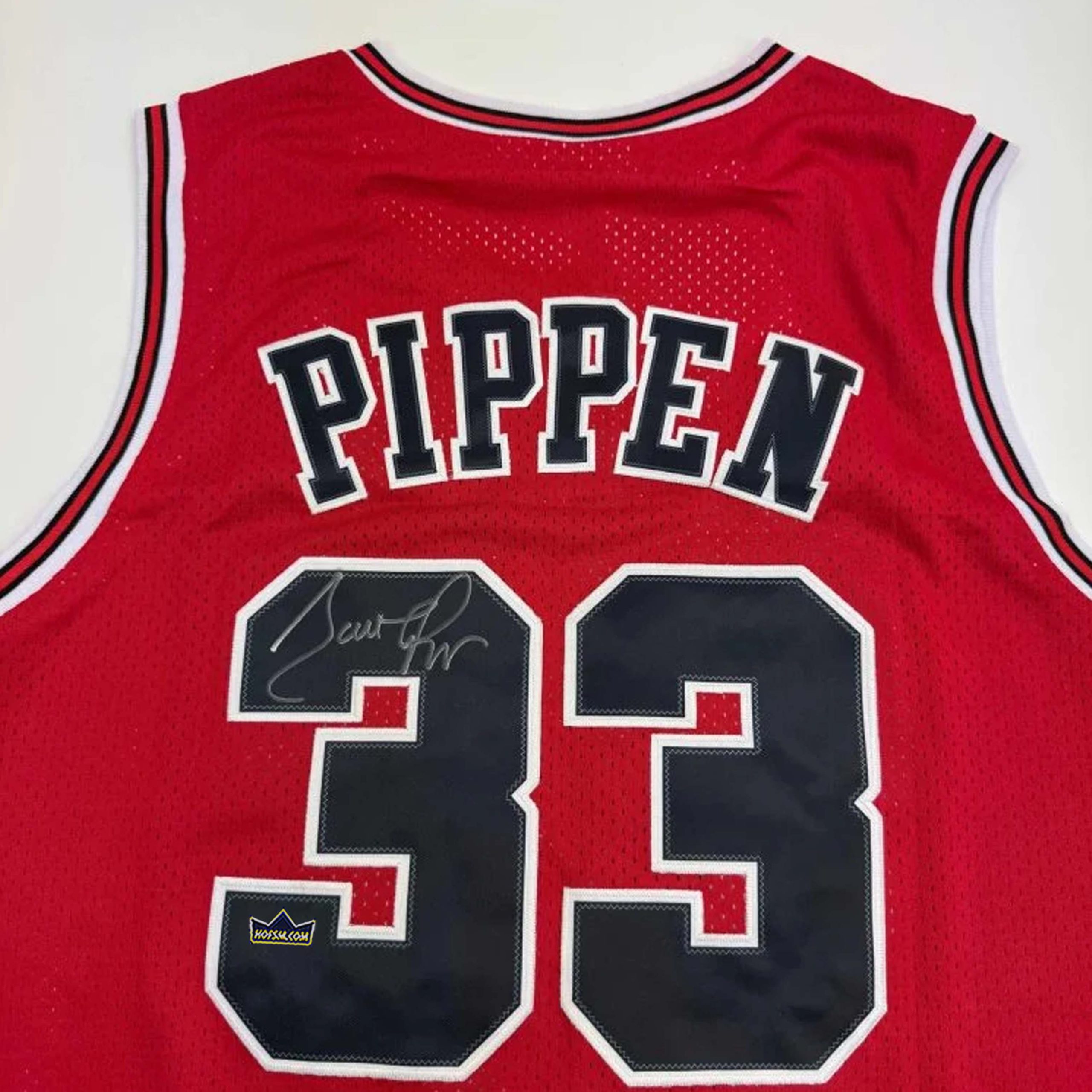 Autographed Scottie Pippen #33 Chicago Bulls Basketball Jersey